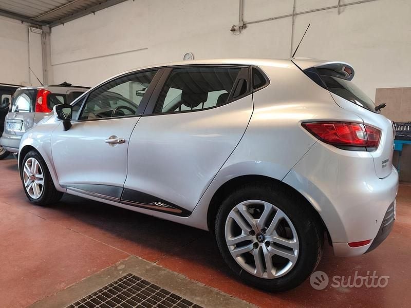 Usado Renault Clio IV 75 CV (55 kW) 2018 Gris Utilitario