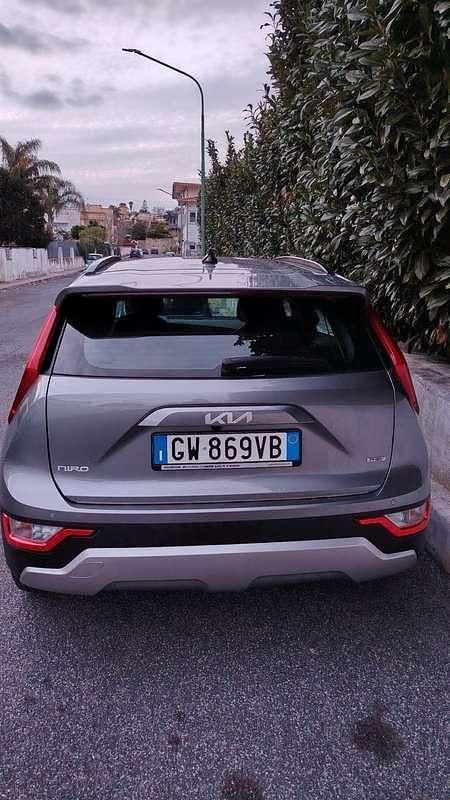 Usata Kia Niro 92 CV (67 kW) 2024 Grigio SUV