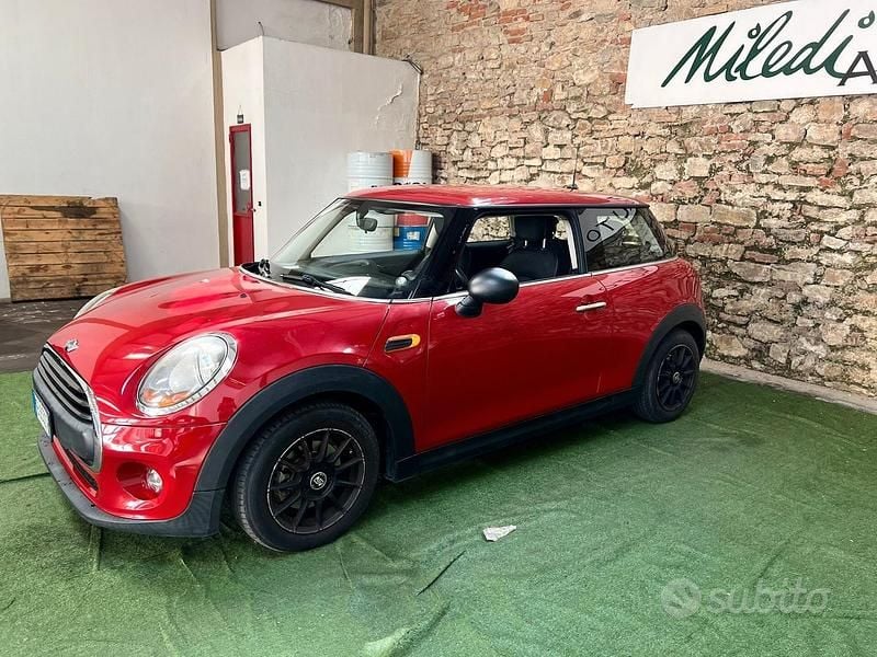 Usata Mini ONE 102 CV (75 kW) 2015 Rosso Utilitaria