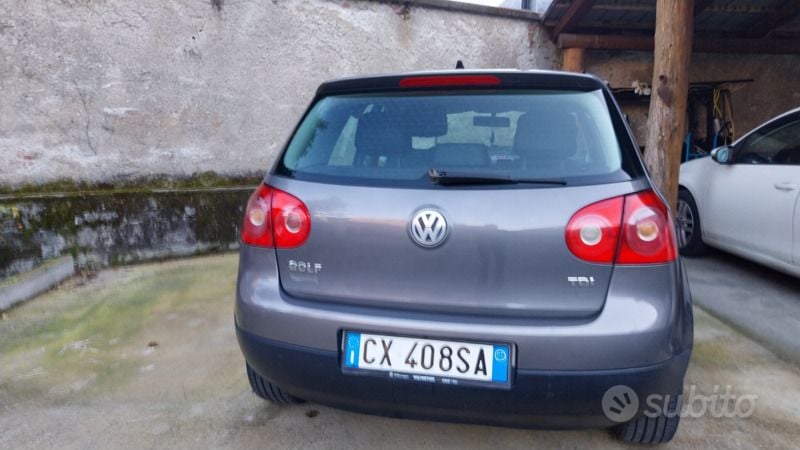 Usata VW Golf IV 105 CV (77 kW) 2005 Grigio Utilitaria