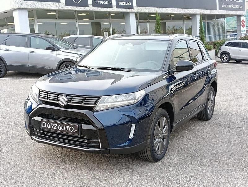 Blu capri t.nero metallizzato Nuova 2025 Suzuki Vitara Cool SUV | 26.600 € (Buon prezzo) - Immagine 1/4