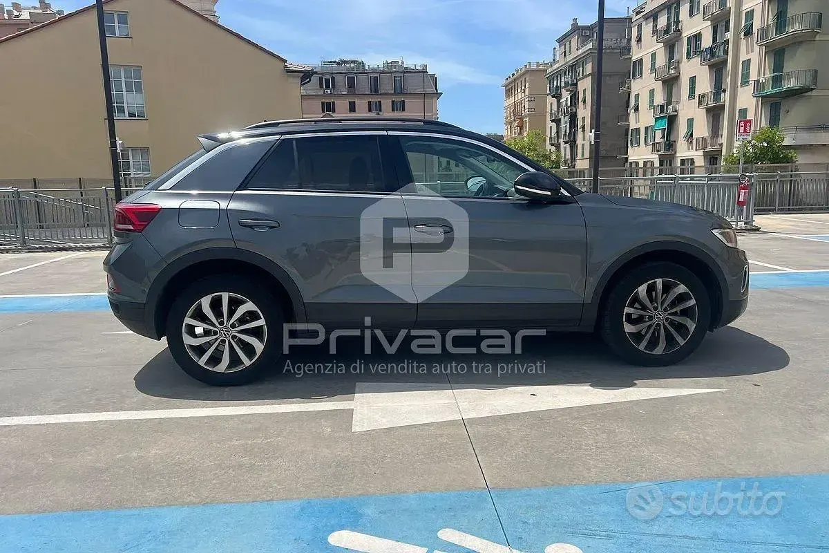 Usata VW T-Roc Life 116 CV (85 kW) 2024 Grigio SUV