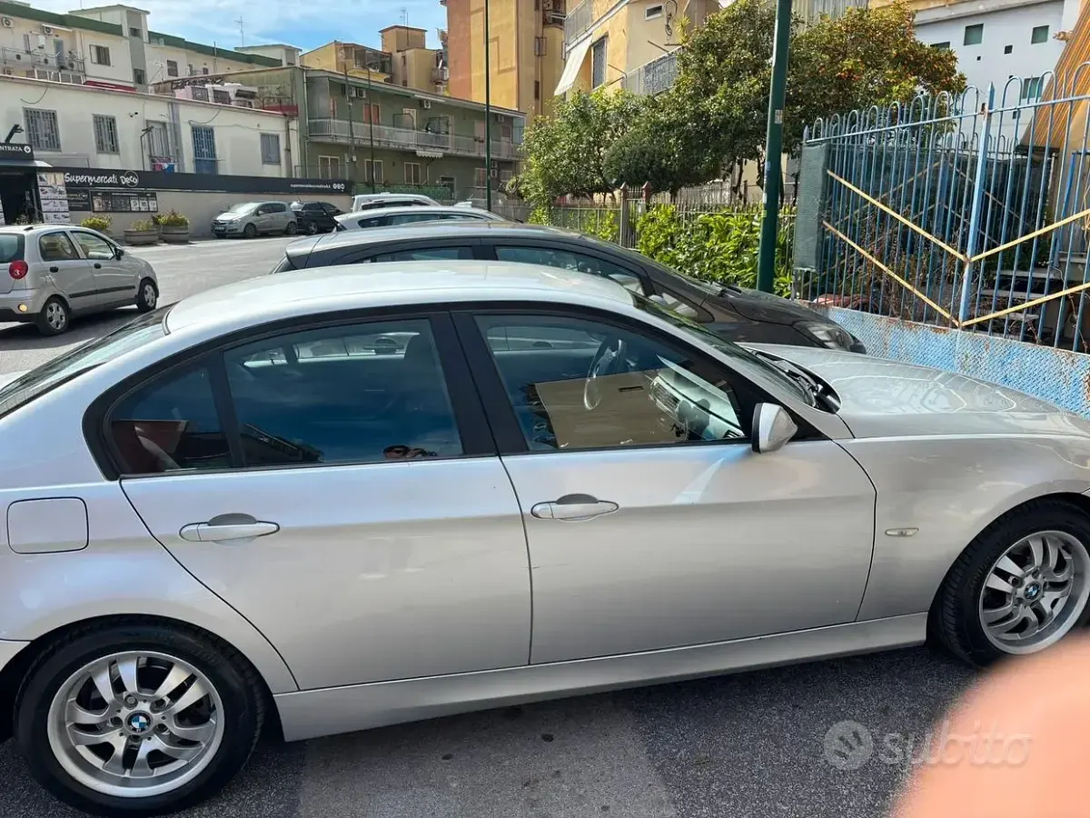 Usata BMW 320 129 CV (94 kW) 2009 Grigio Berlina