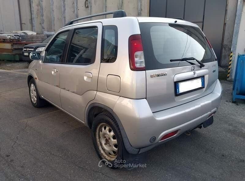 Usata Suzuki Ignis GL 83 CV (61 kW) 2002 Argento Utilitaria