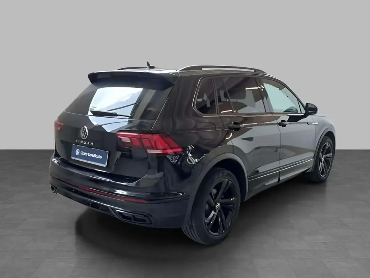 Usata VW Tiguan R-line 150 CV (110 kW) 2023 Deep black perlato SUV
