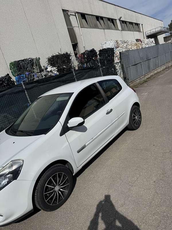 Usata Renault Clio II 65 CV (47 kW) 2009 Berlina