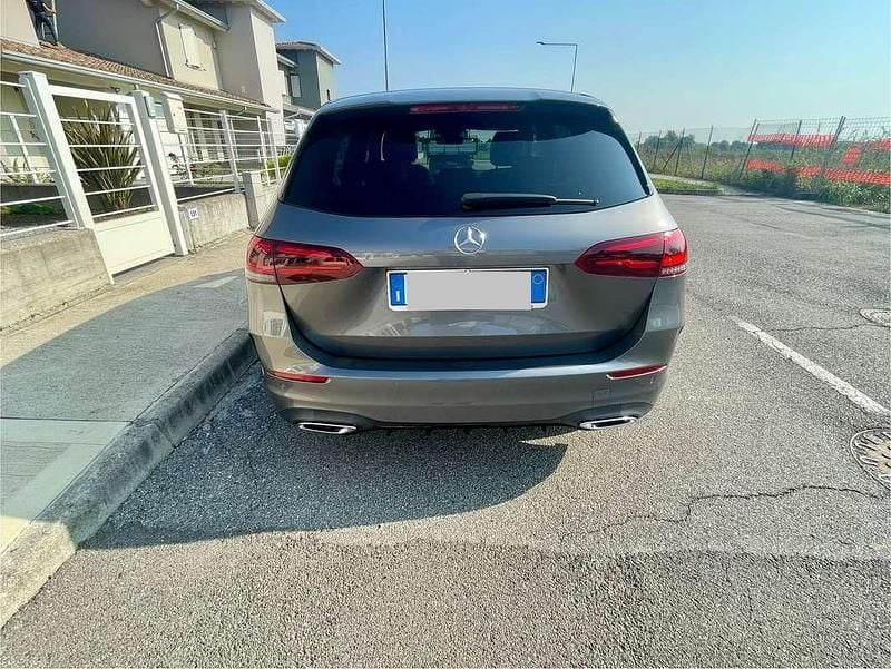 Usata Mercedes B200 Premium 163 CV (119 kW) 2021 Grigio Monovolume