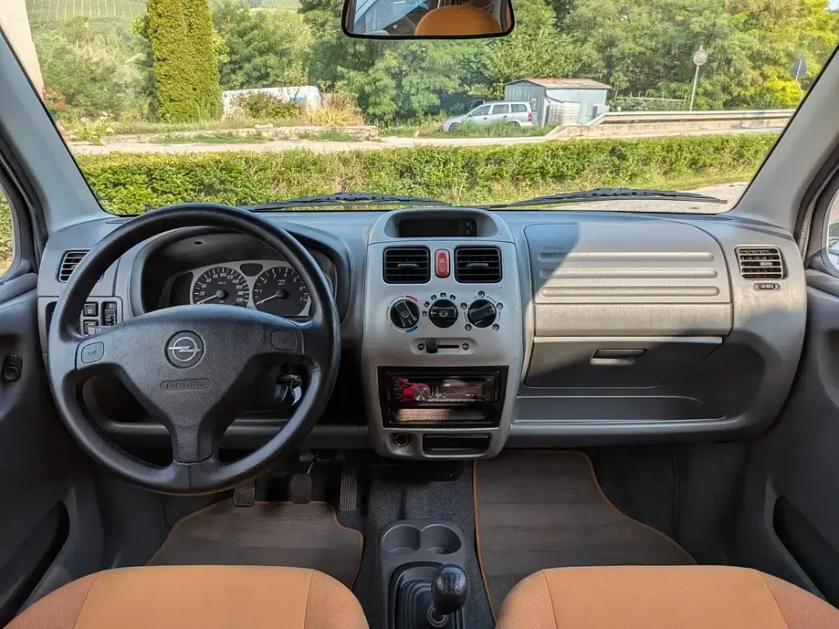 Usata Opel Agila Njoy 75 CV (55 kW) 2002 Argento Monovolume