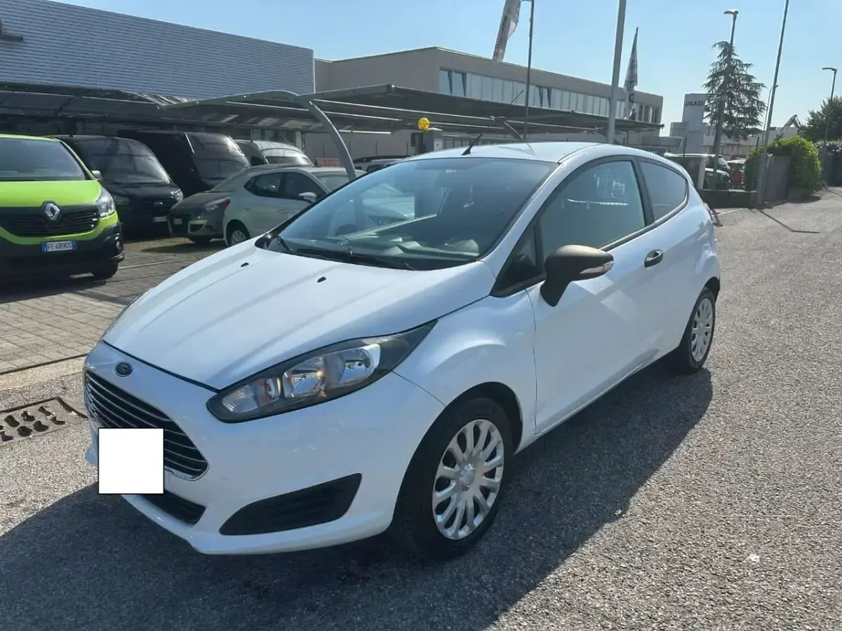 Usata Ford Fiesta 75 CV (55 kW) 2014 Bianco Utilitaria