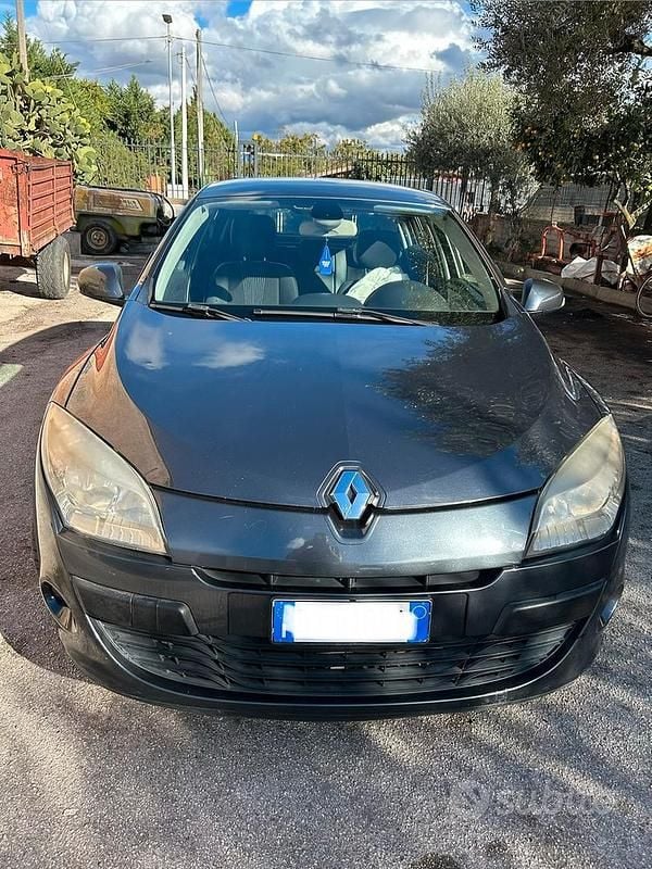 Usata 2009 Renault Mégane Tre volumi | 500 € (Super prezzo) - Immagine 1/4