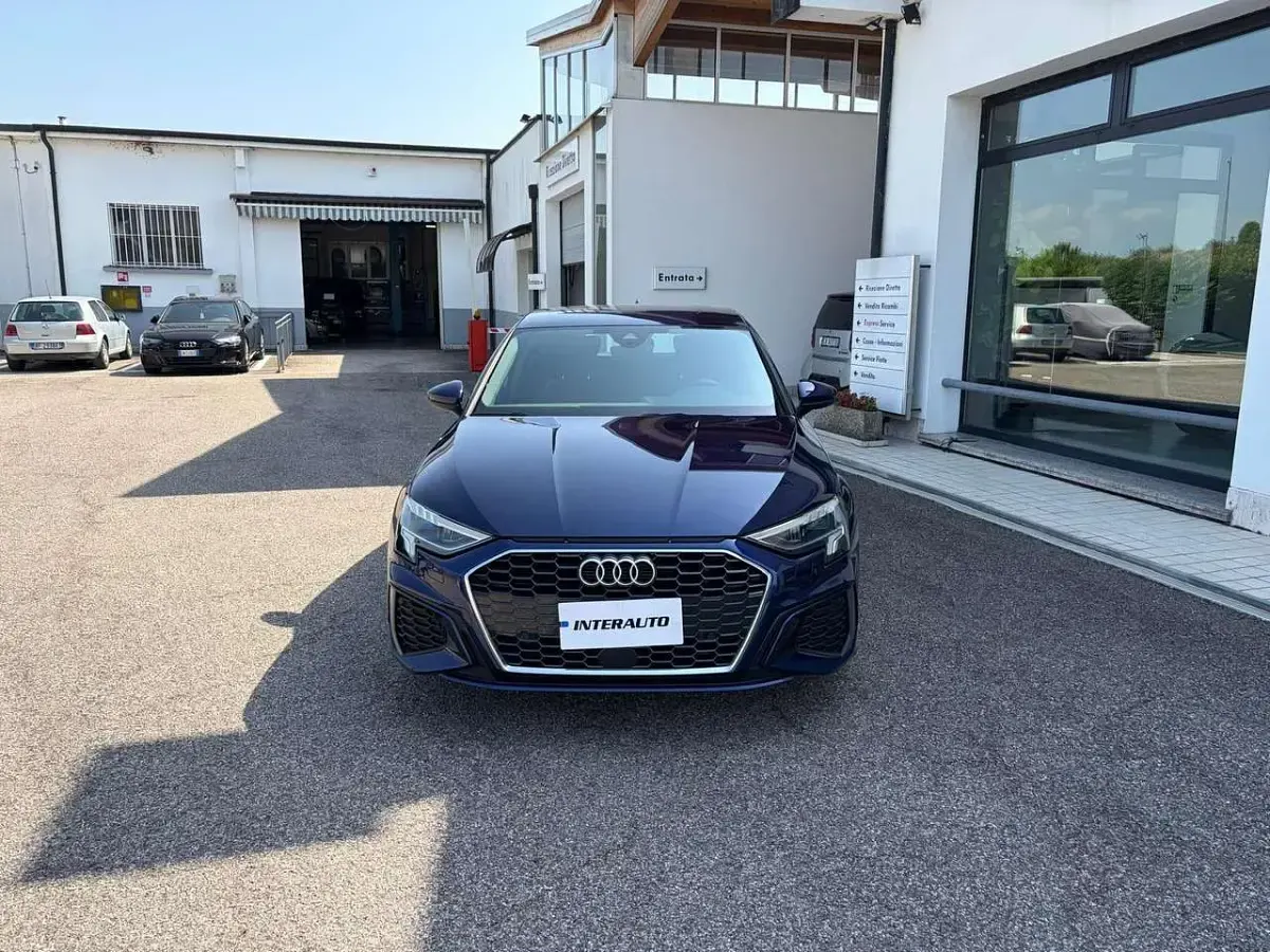 Usata Audi A3 150 CV (110 kW) 2022 Blu navarra metallizzato Berlina