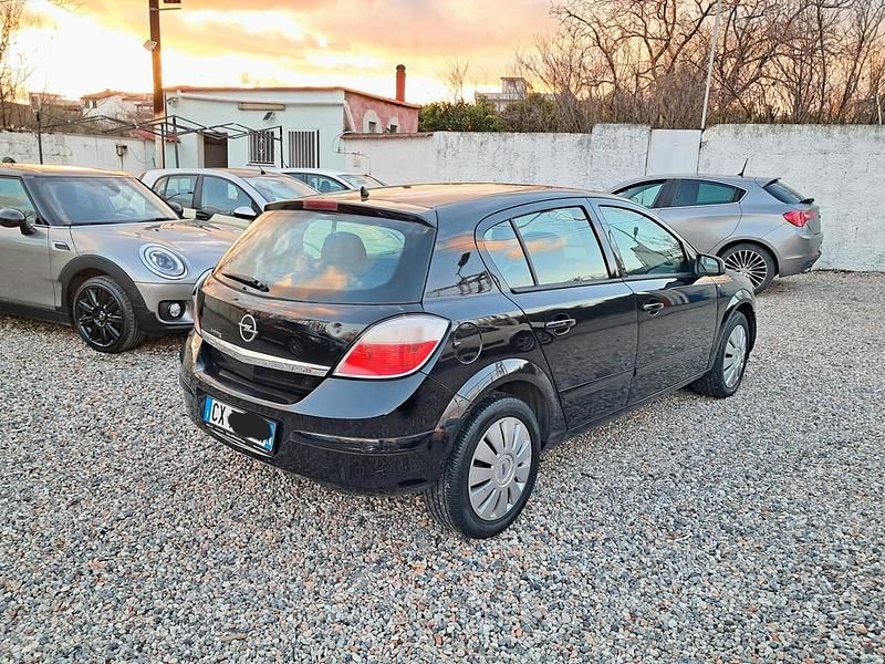 Usata Opel Astra 101 CV (74 kW) 2005 Nero Berlina