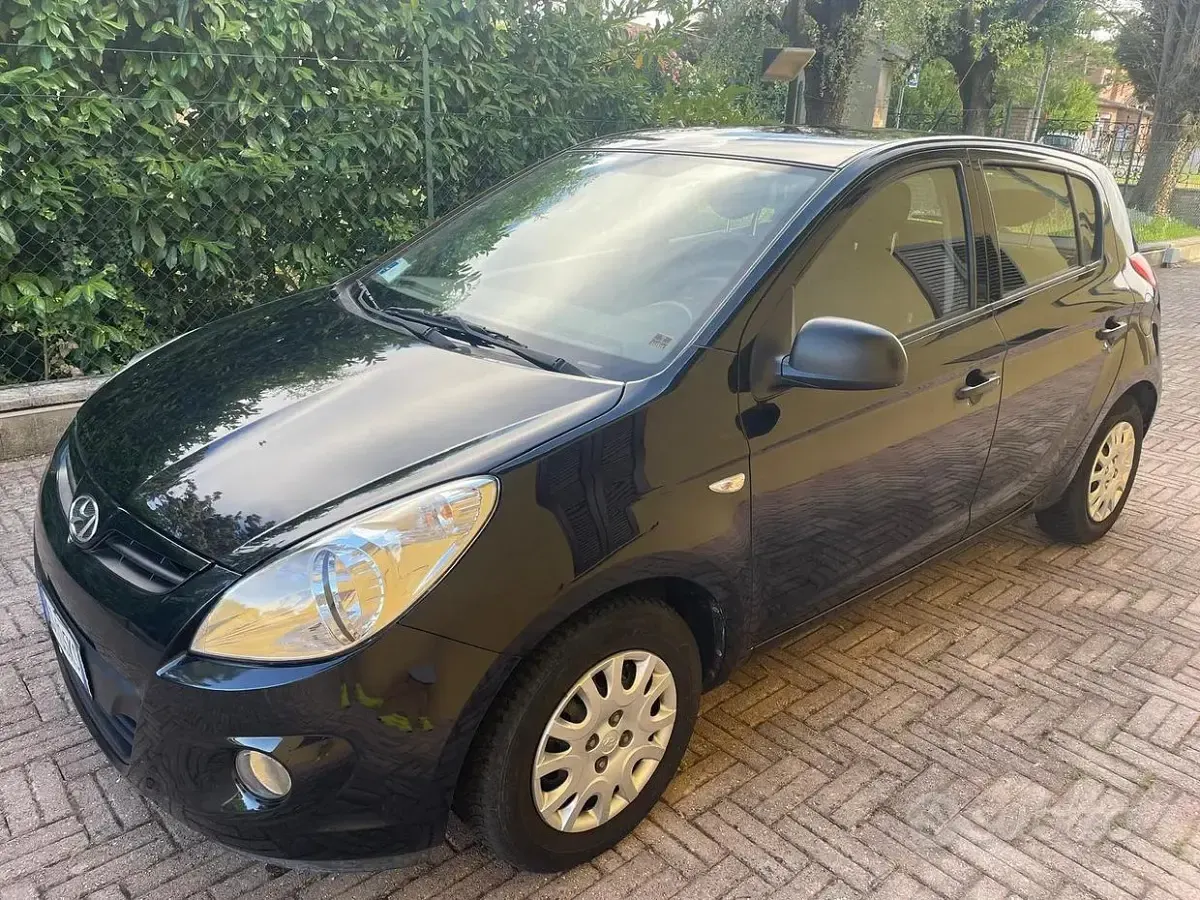 Usata Hyundai i20 Comfort 78 CV (57 kW) 2010 Nero Utilitaria