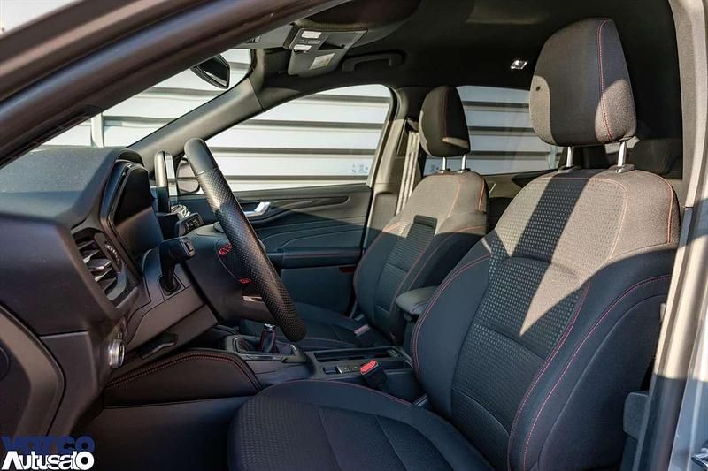 Usata Ford Kuga ST-Line 120 CV (88 kW) 2022 Solar silver SUV