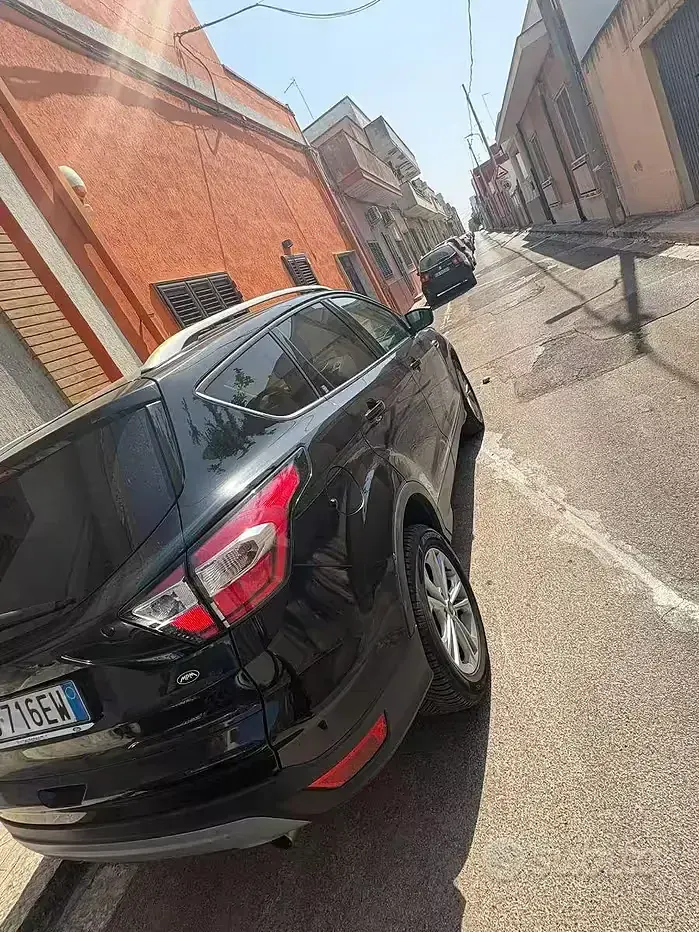 Usata Ford Kuga Titanium 120 CV (88 kW) 2017 Nero SUV