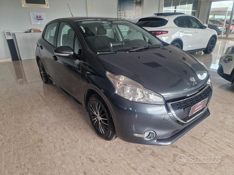 Usata Peugeot 208 68 CV (50 kW) 2012 Grigio Utilitaria