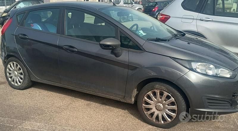 Usata Ford Fiesta 2017 Grigio Berlina