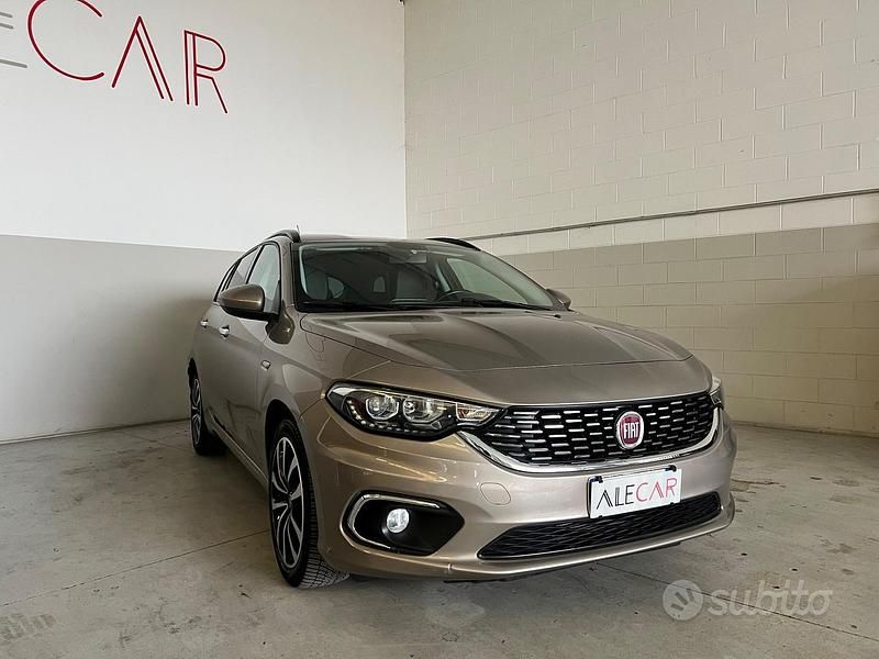 Usata Fiat Tipo Lounge 120 CV (88 kW) 2017 Marrone Berlina
