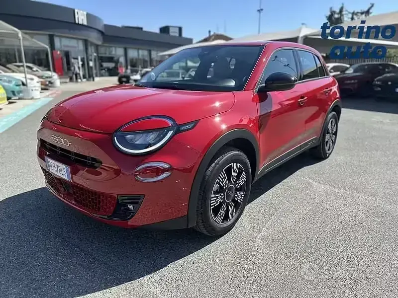 Nuova Fiat 600 Icon 136 CV (100 kW) 2026 Rosso SUV