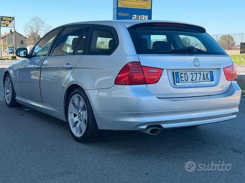 Usata BMW 320 184 CV (135 kW) 2010 Grigio Station wagon