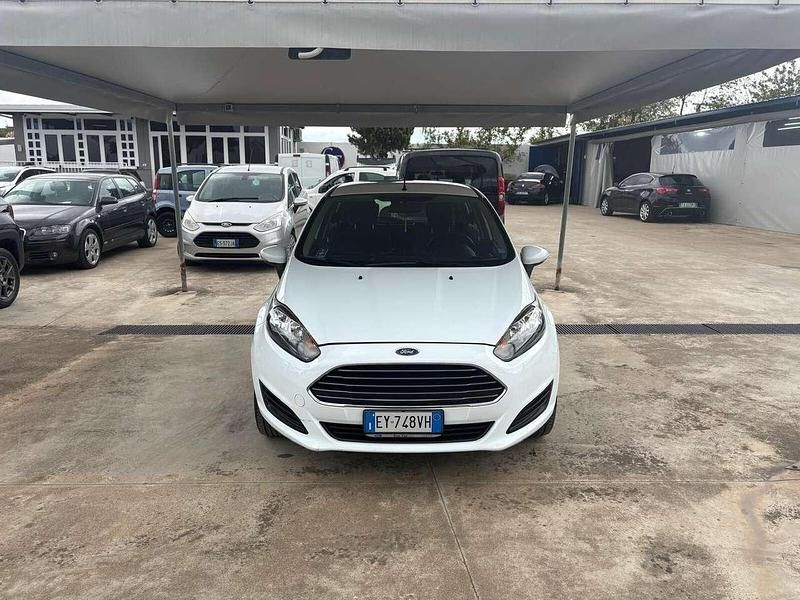Usata Ford Fiesta Business Edition 80 CV (58 kW) 2015 Bianco Utilitaria