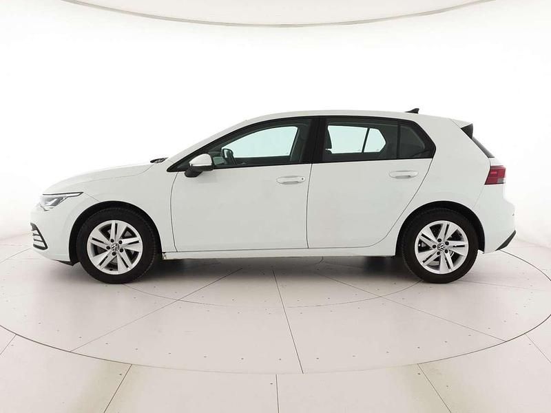 Usata VW Golf VIII Life 116 CV (85 kW) 2022 Pure white Berlina
