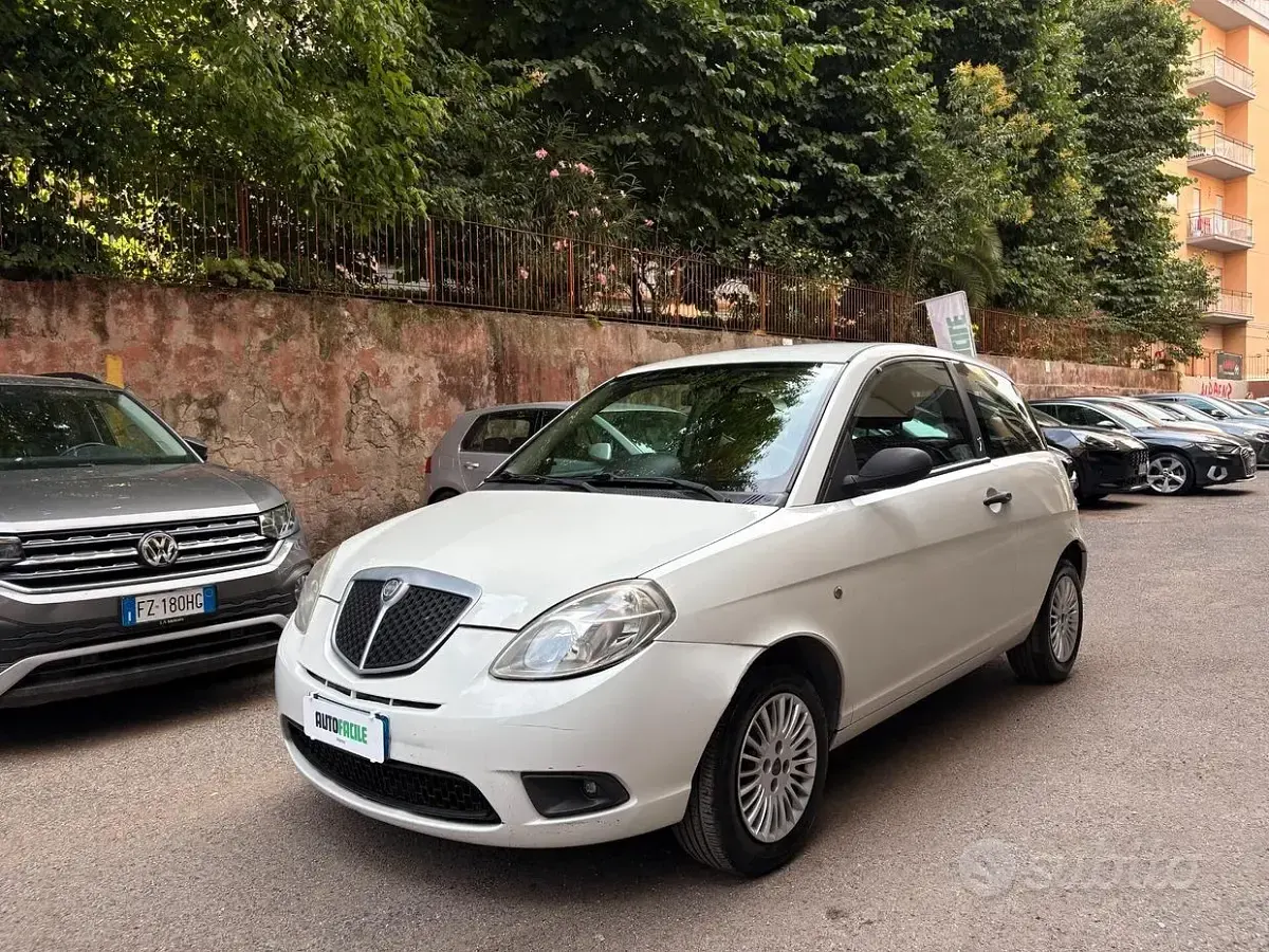 Usata Lancia Ypsilon 60 CV (44 kW) 2009 Bianco Utilitaria