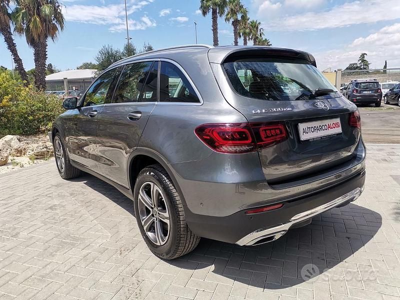 Usata Mercedes GLC300 194 CV (142 kW) 2021 Grigio scuro SUV