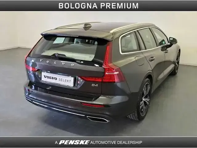 Usata Volvo V60 145 CV (106 kW) 2021 Grigio Station wagon