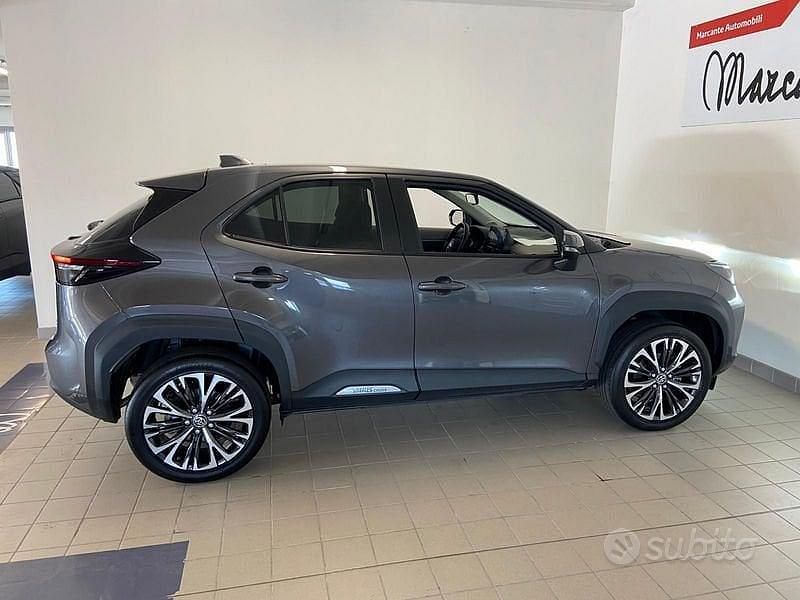 Usata Toyota Yaris Cross Lounge 116 CV (85 kW) 2022 Grigio SUV
