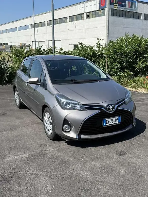 Usata Toyota Yaris Comfort 69 CV (50 kW) 2015 Utilitaria