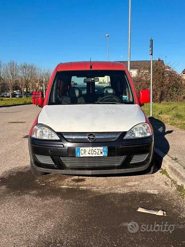 Usata Opel Combo 73 CV (53 kW) 2004 Rosso Monovolume