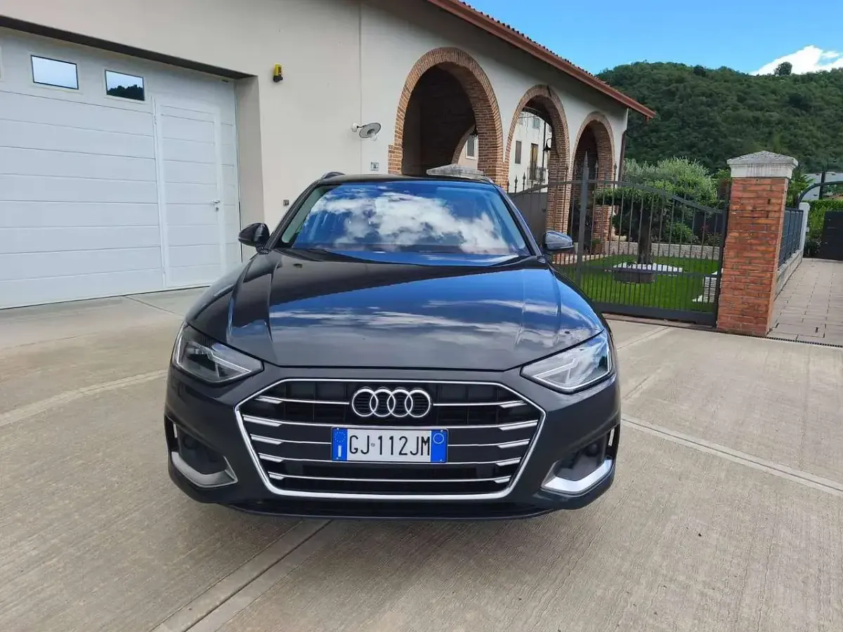 Usata Audi A4 Advanced Plus 163 CV (119 kW) 2022 Grigio monsone Station wagon