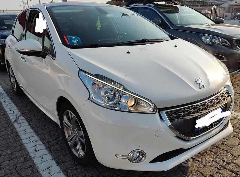 Usata Peugeot 208 Allure 82 CV (60 kW) 2013 Bianco Utilitaria
