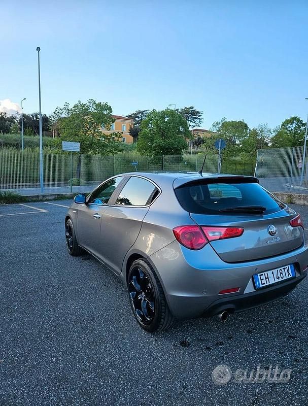Usata Alfa Romeo Giulietta 170 CV (125 kW) 2011 Grigio Utilitaria