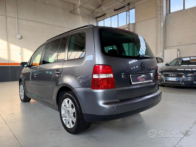 Usata VW Touran Highline 140 CV (102 kW) 2005 Grigio Monovolume