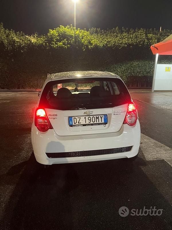 Usata Chevrolet Aveo 84 CV (61 kW) 2010 Bianco Berlina