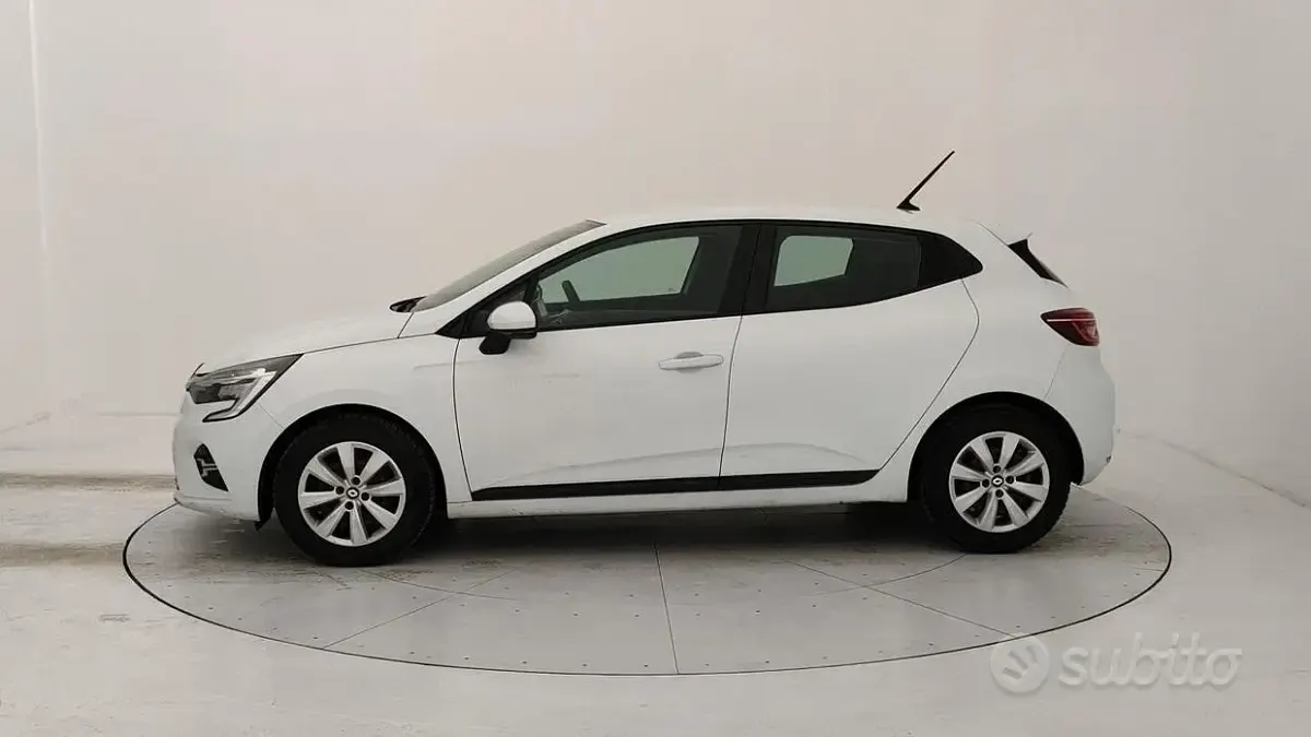 Käytetty Renault Clio V Business 86 HP (63 kW) 2021 Valkoinen Sedan