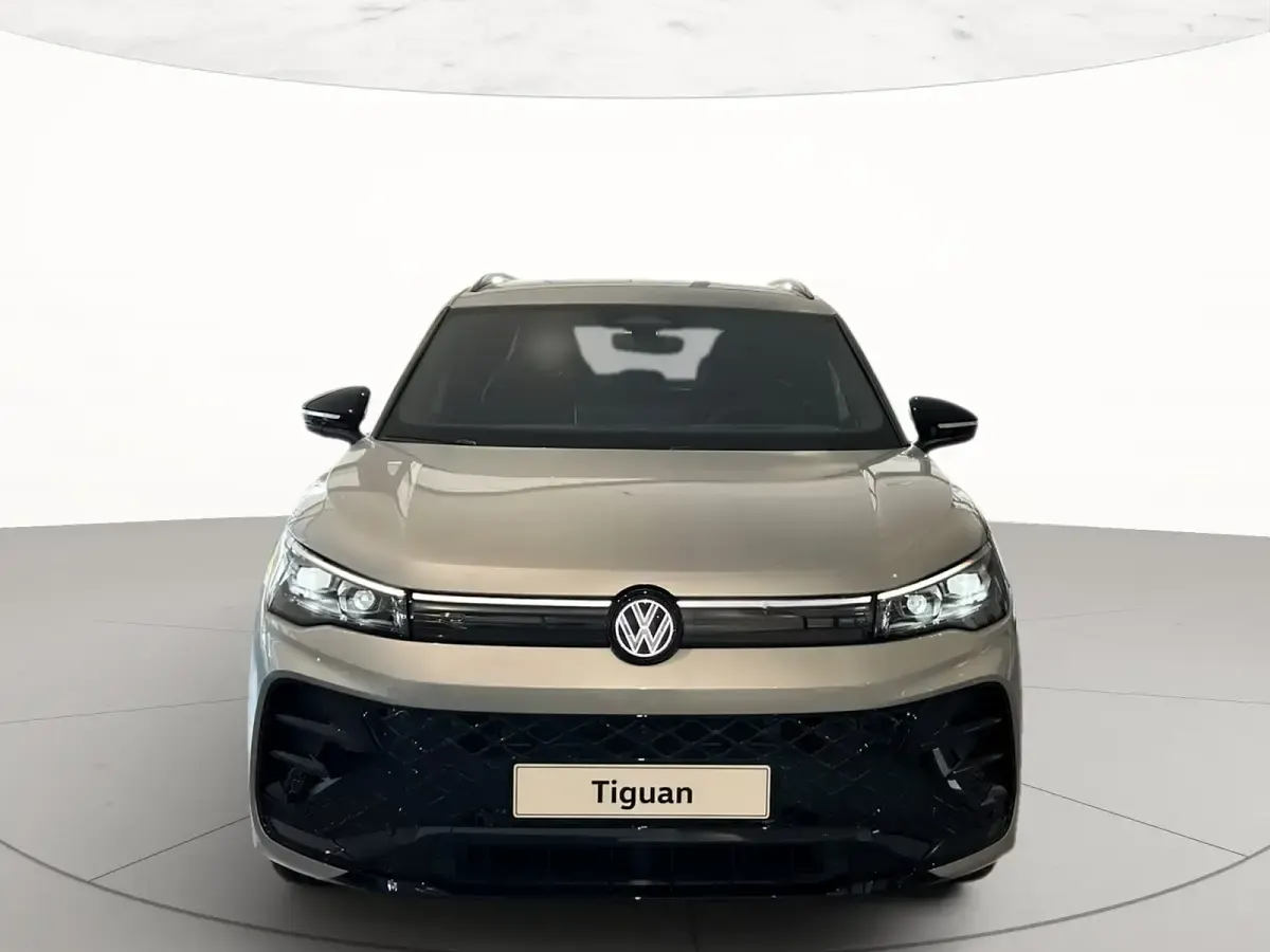 Nuova VW Tiguan R-line Plus 204 CV (150 kW) 2026 Dolomite silver metallizzato SUV