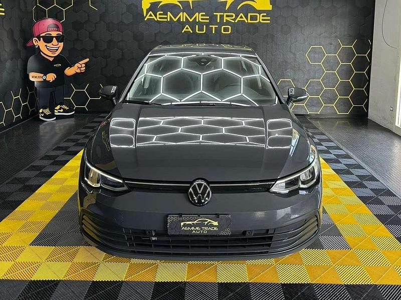 Usata VW Golf VIII Life 116 CV (85 kW) 2024 Grigio dolphin metallizzato Berlina