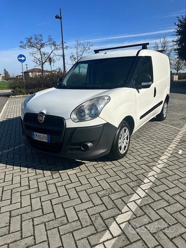 Usata Fiat Doblò 90 CV (66 kW) 2012 Bianco Monovolume