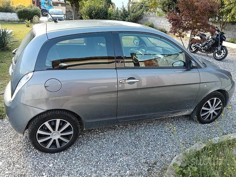 Usata Lancia Ypsilon 69 CV (50 kW) 2008 Grigio Utilitaria