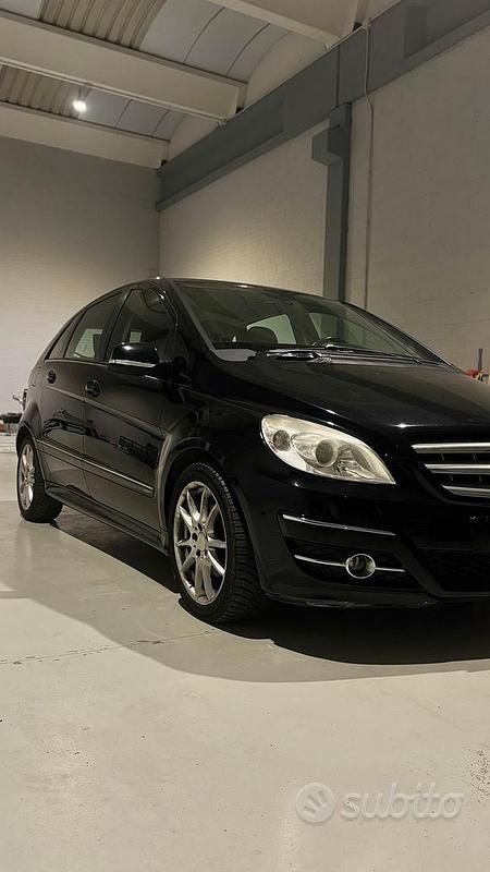 Begagnad Mercedes B200 140 HK (102 kW) 2008 Svart Minibuss