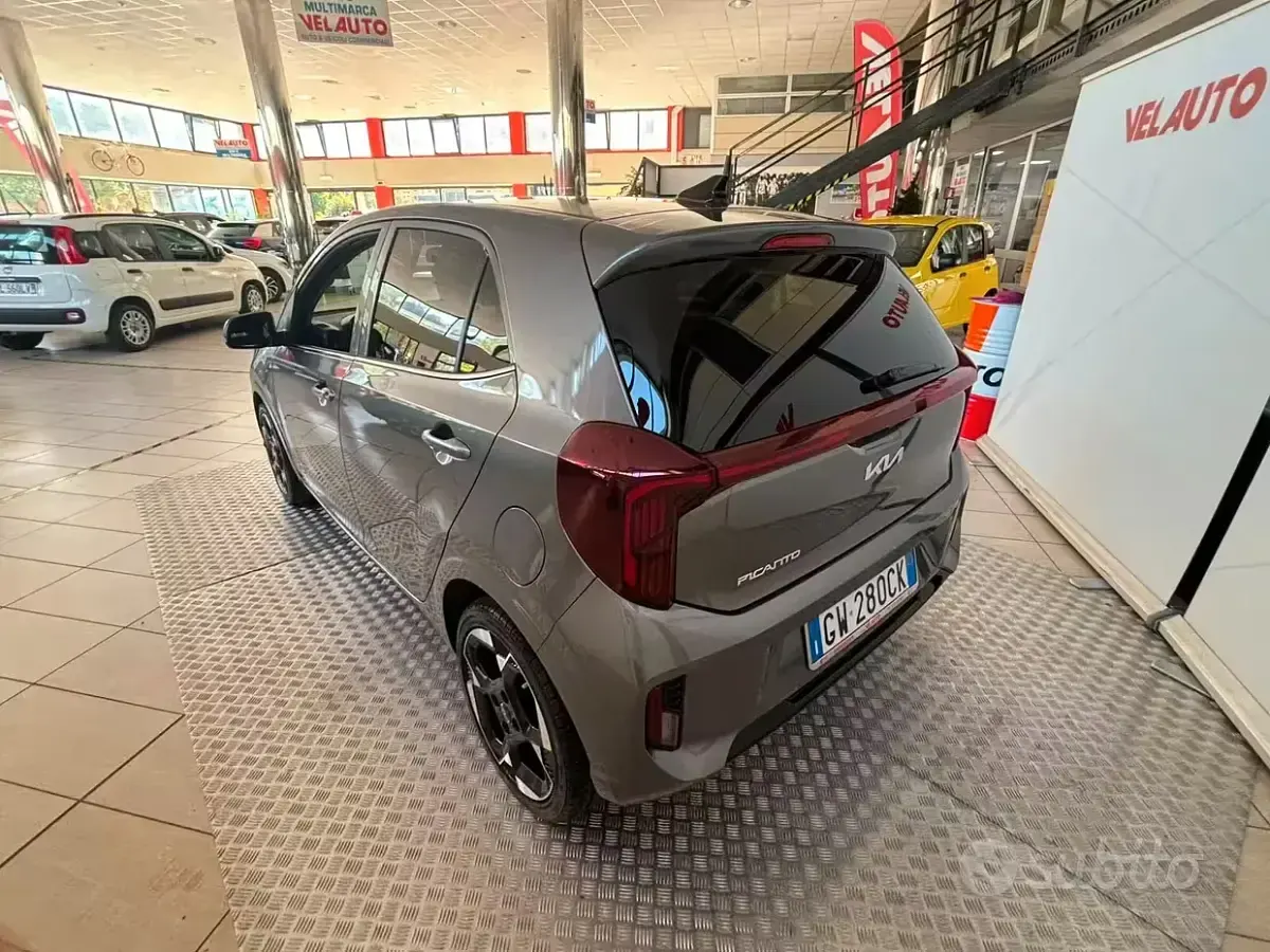 Usata Kia Picanto 63 CV (46 kW) 2024 Grigio Utilitaria