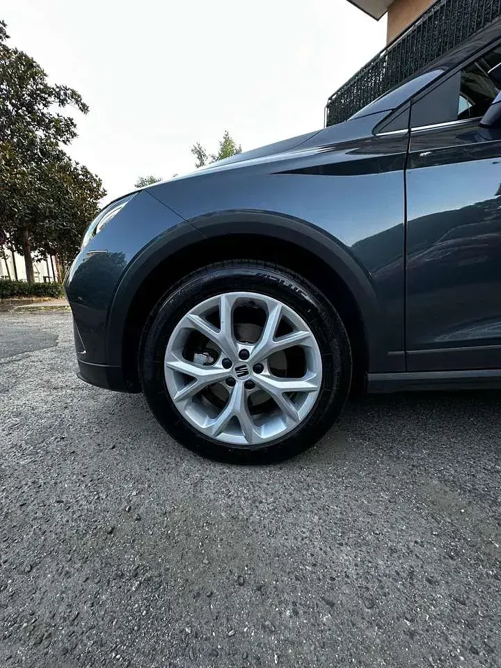 Usata Seat Arona FR 110 CV (80 kW) 2023 Grigio SUV