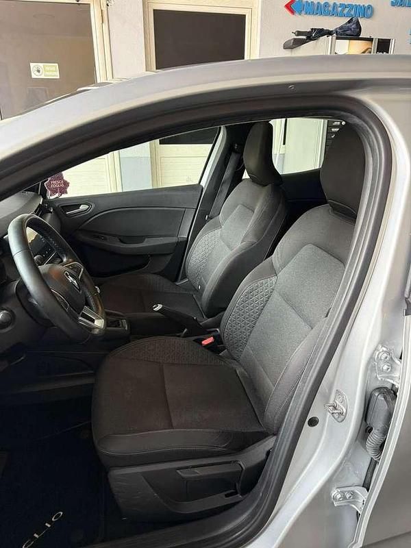 Usata Renault Clio V Equilibre 91 CV (66 kW) 2023 Grigio Berlina