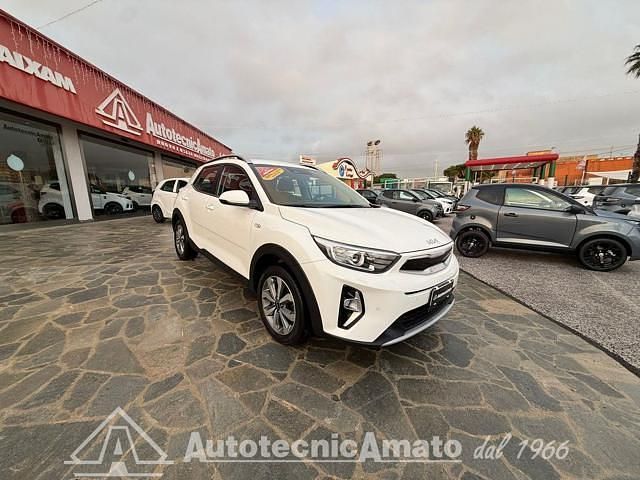Usata Kia Stonic Style 84 CV (61 kW) 2022 Bianco SUV
