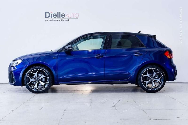Nuova Audi A1 116 CV (85 kW) 2026 Blu navarra met. / tetto nero SUV
