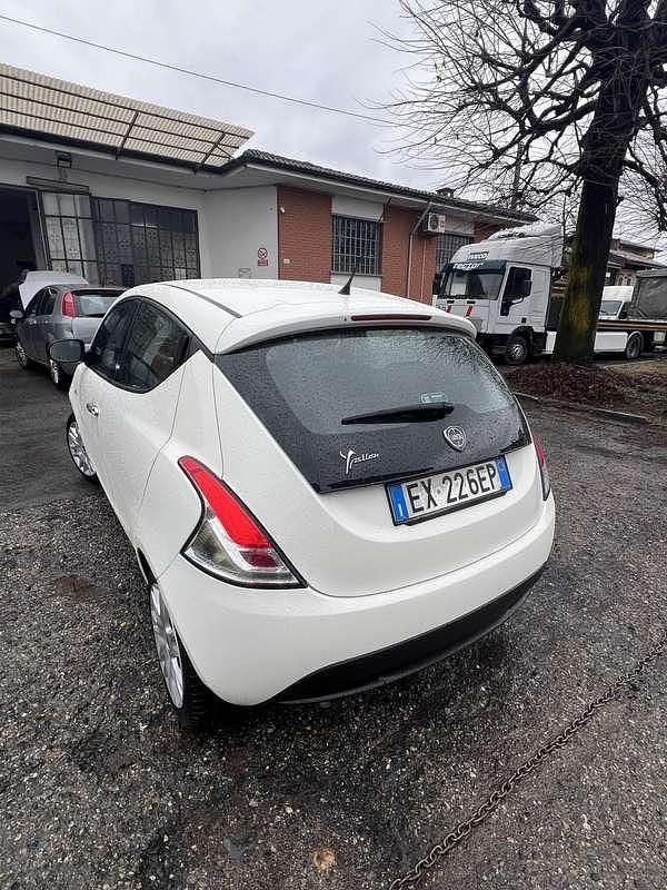 Usata Lancia Ypsilon Silver 69 CV (50 kW) 2014 Utilitaria