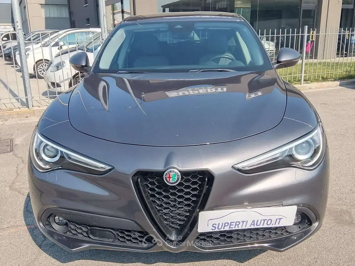 Usata Alfa Romeo Stelvio Sprint 190 CV (139 kW) 2021 Grigio SUV